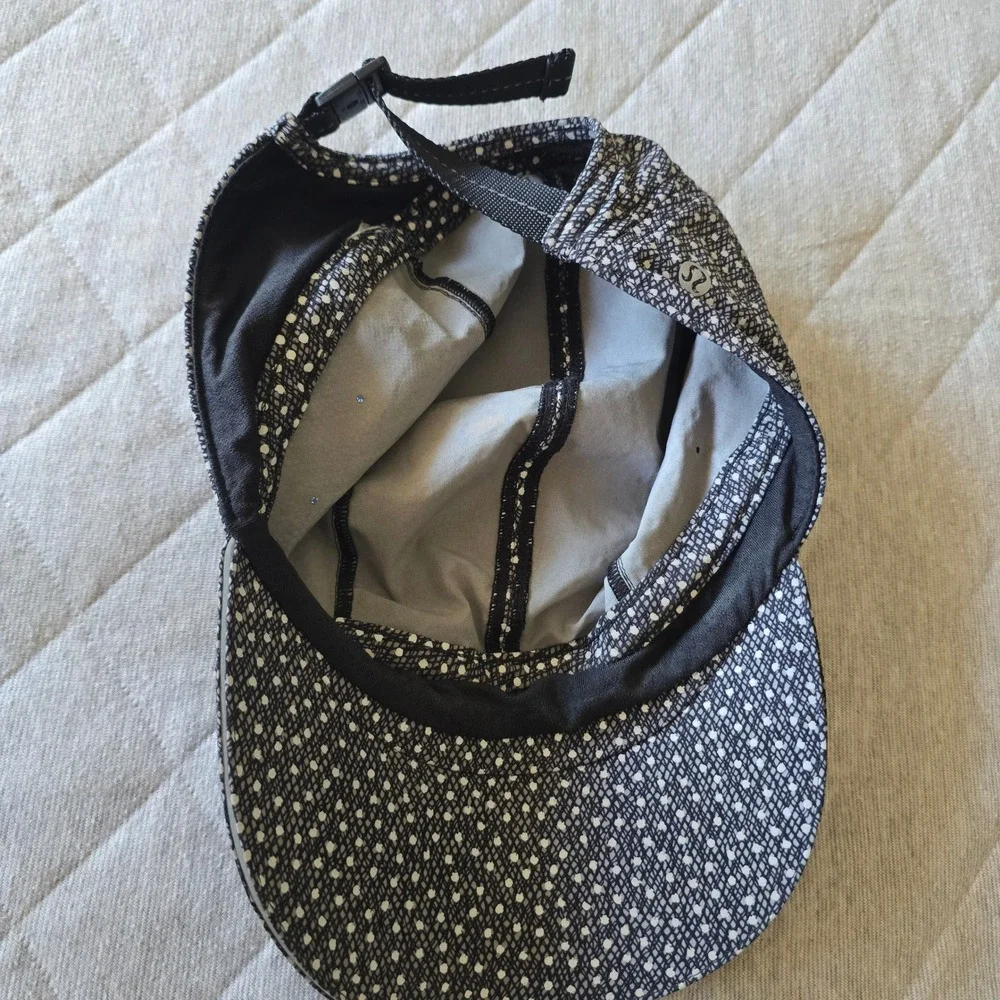 Lululemon Race to Place Run Hat 2.0 Reflective Lightweight Swift fabric